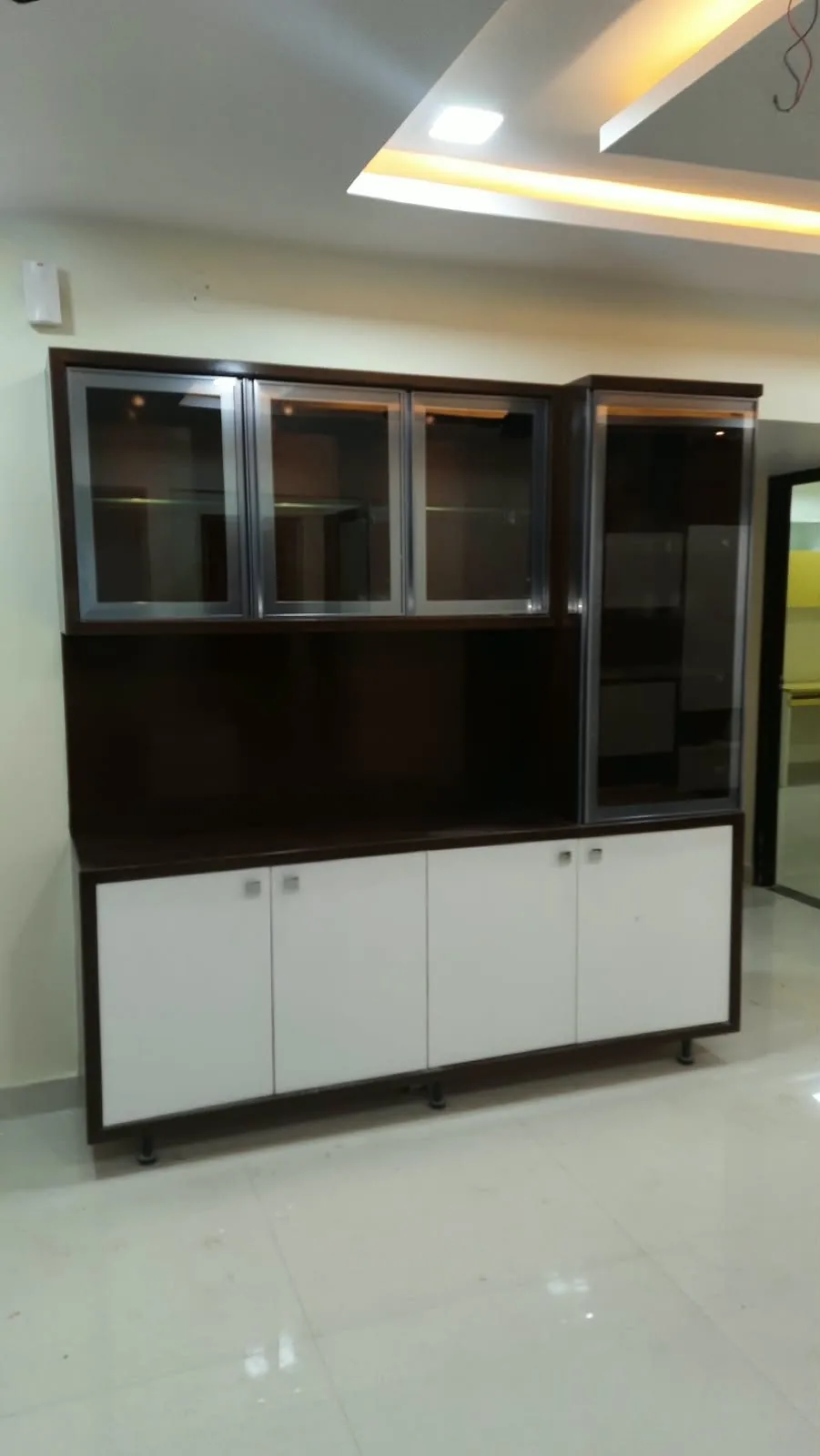 Crockery Unit 6