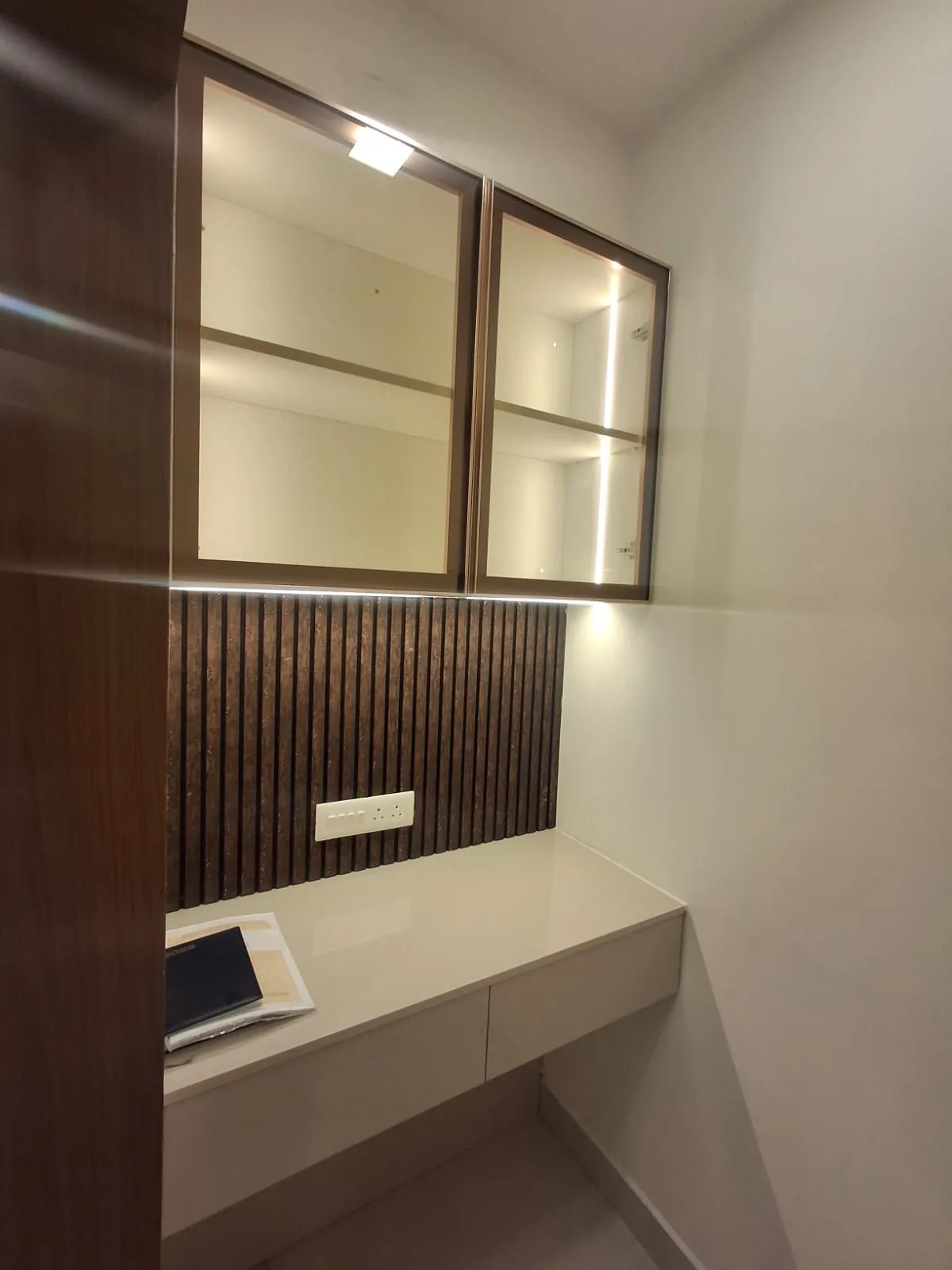 Crockery Unit 12